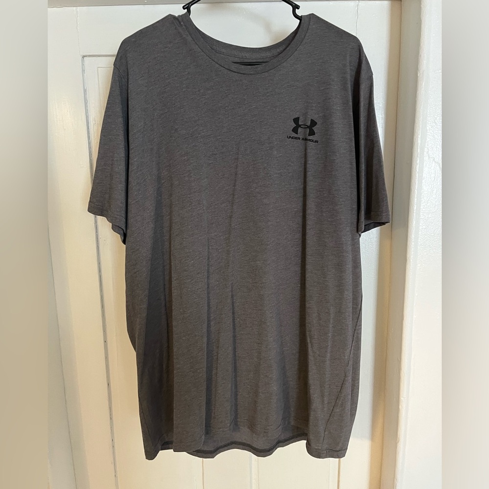 Under Armour Men's Charcoal Tee